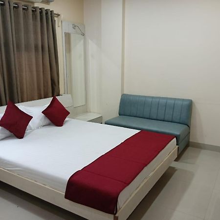 Hotel Tirupati Palace อินดอร์ ภายนอก รูปภาพ