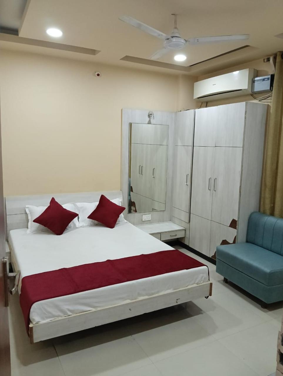 Hotel Tirupati Palace อินดอร์ ภายนอก รูปภาพ