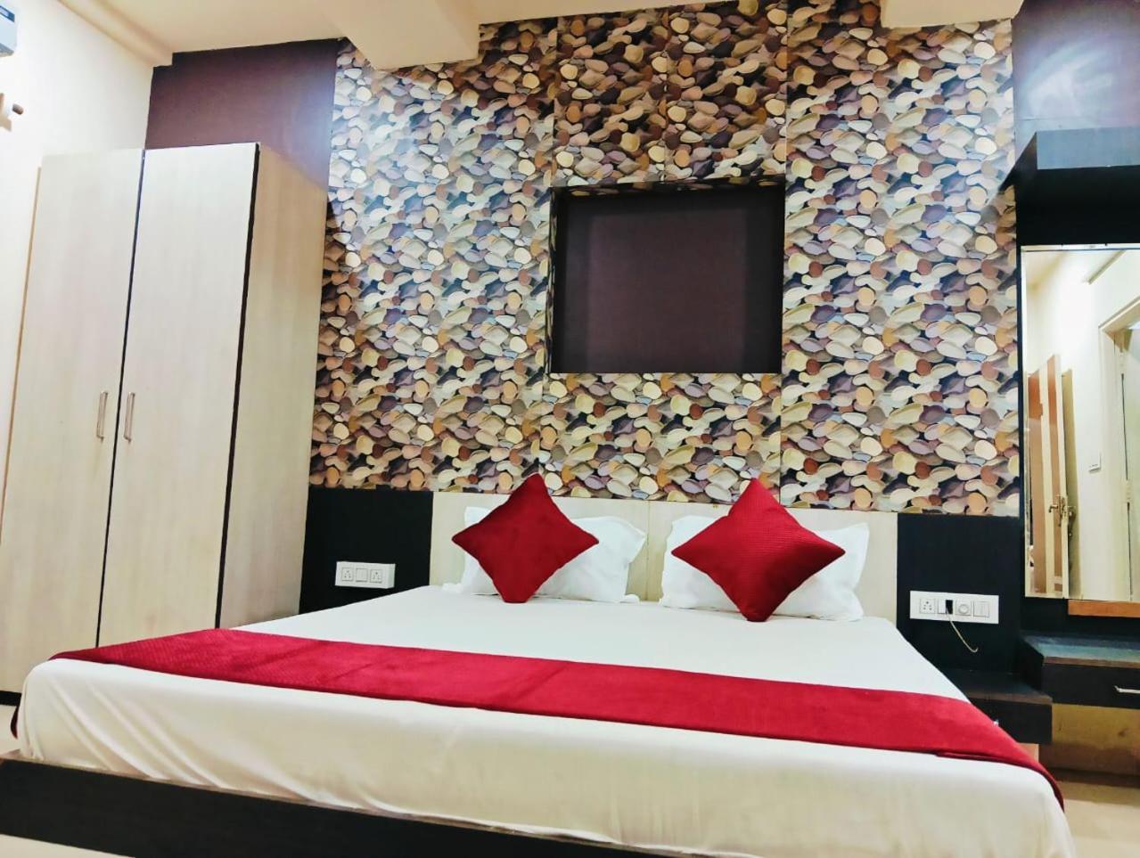 Hotel Tirupati Palace อินดอร์ ภายนอก รูปภาพ